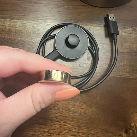 Gold Oura Ring Gen3 - Picture 3 of 7